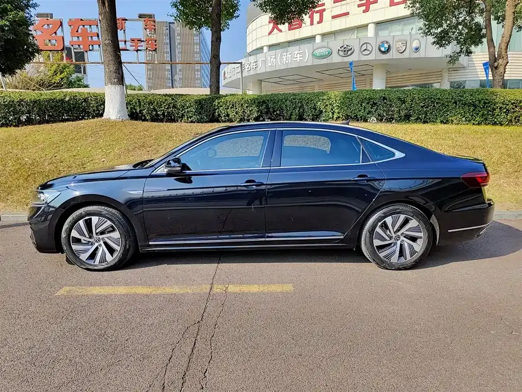 Volkswagen Passat New Energy — фото 9