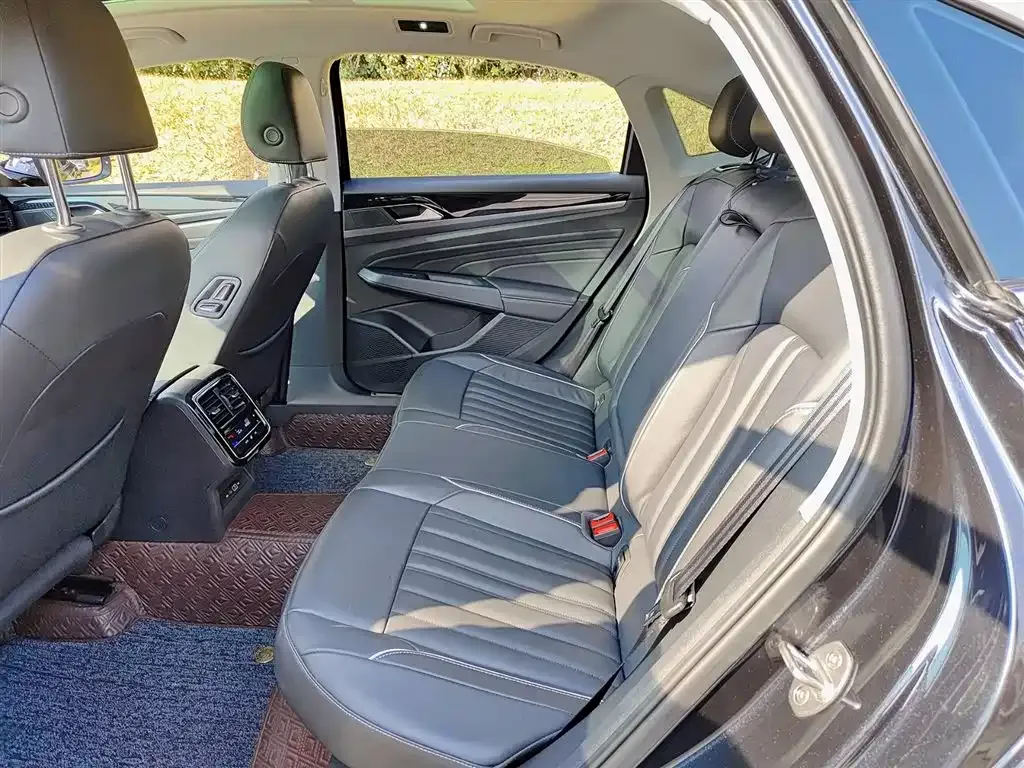 Volkswagen Passat New Energy — фото 8