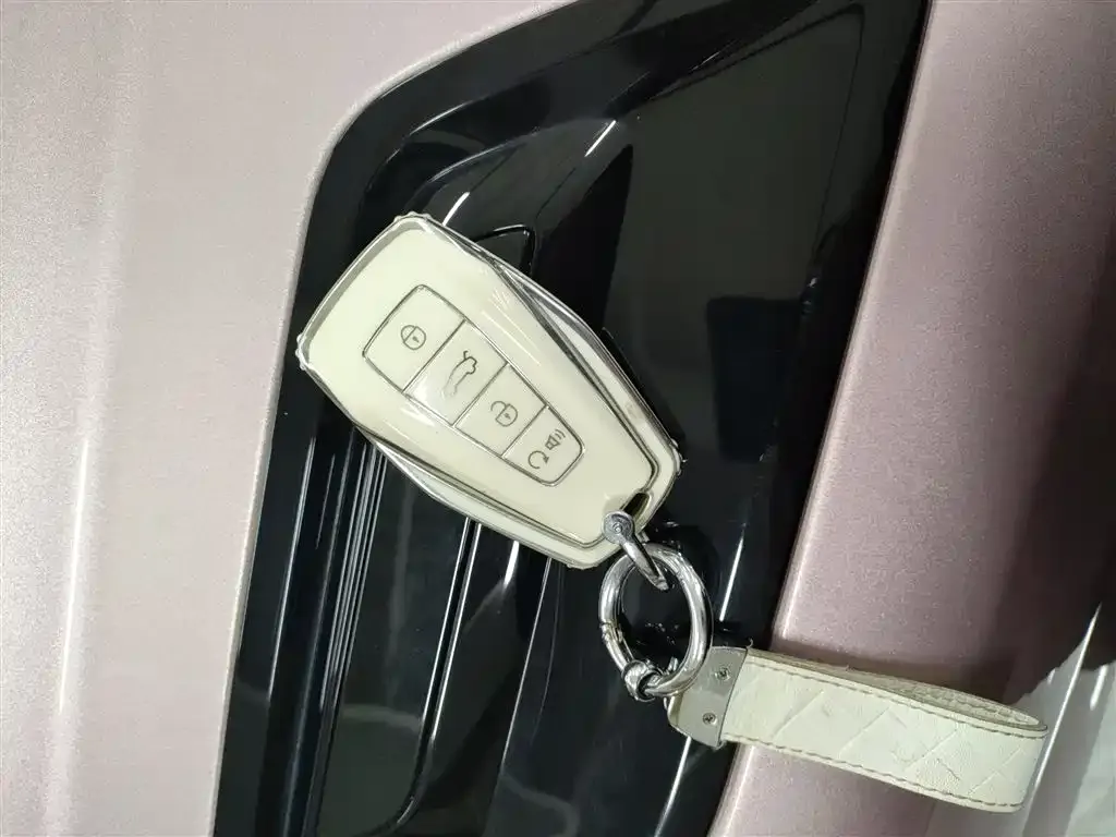 Geely Icon — фото 7