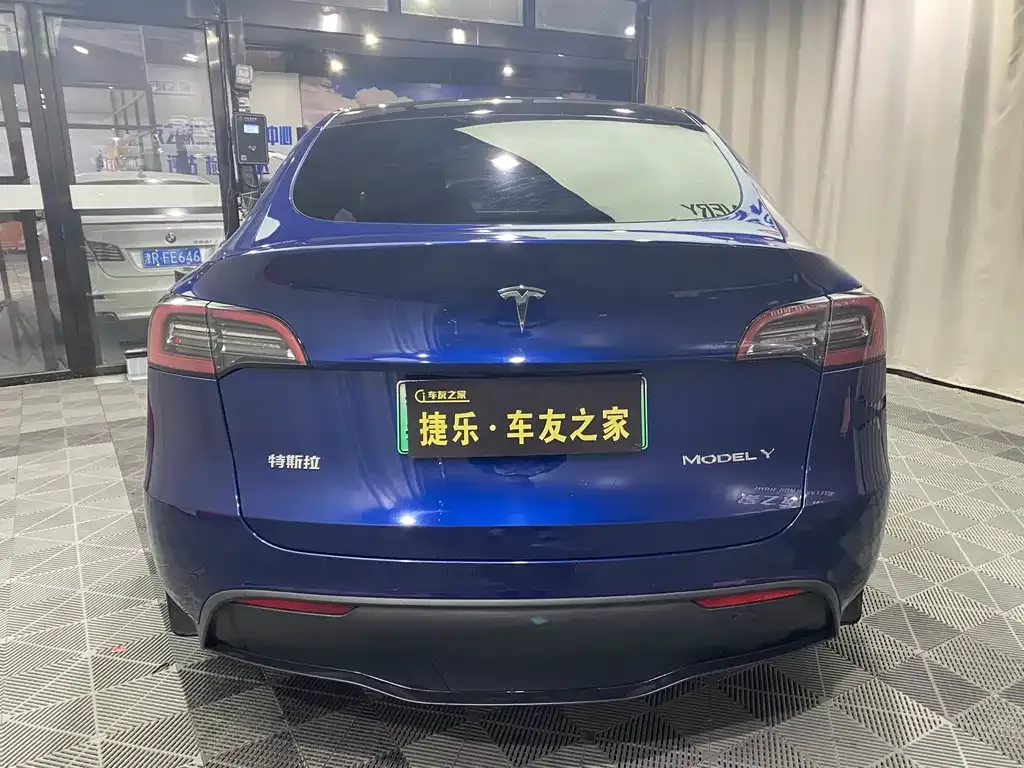 Tesla Model Y — фото 6