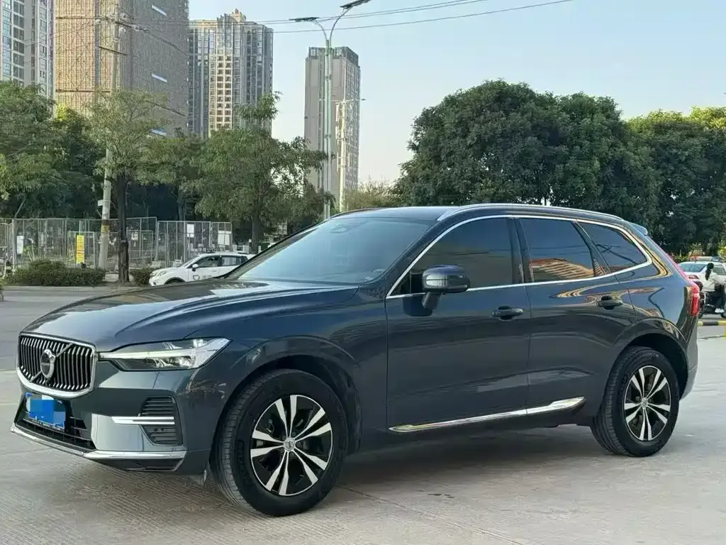 Volvo XC60 — фото 1