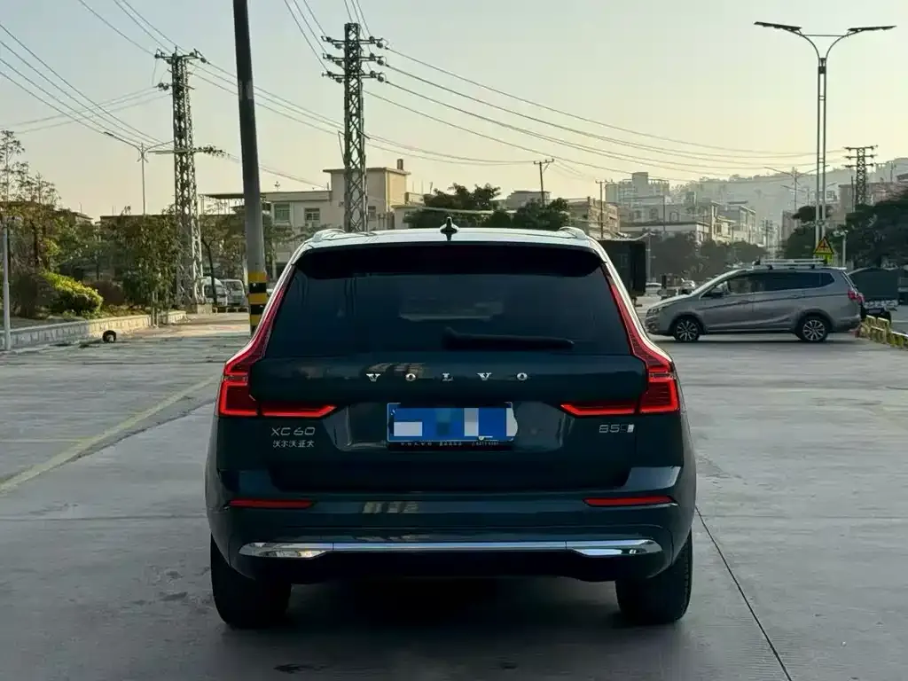 Volvo XC60 — фото 8