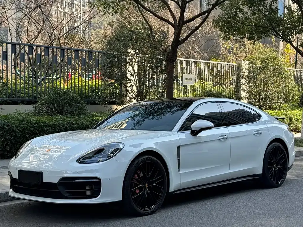 Porsche Panamera — фото 1