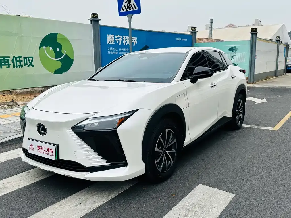 Lexus RZ — фото 1