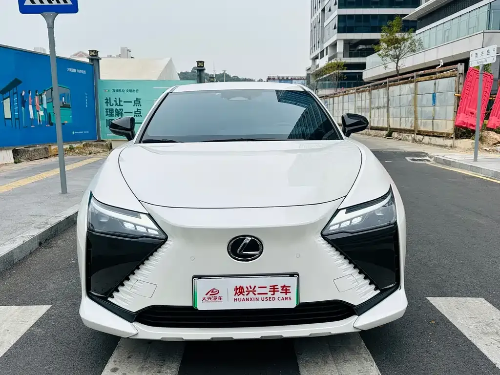 Lexus RZ — фото 2