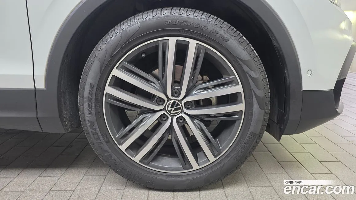 Volkswagen Tiguan — фото 8