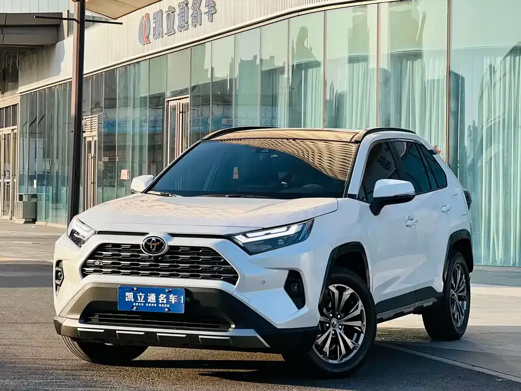 Toyota RAV4 — фото 1