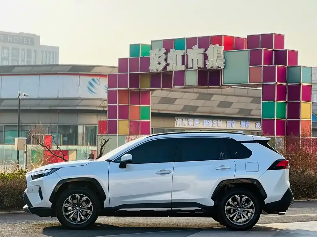 Toyota RAV4 — фото 2