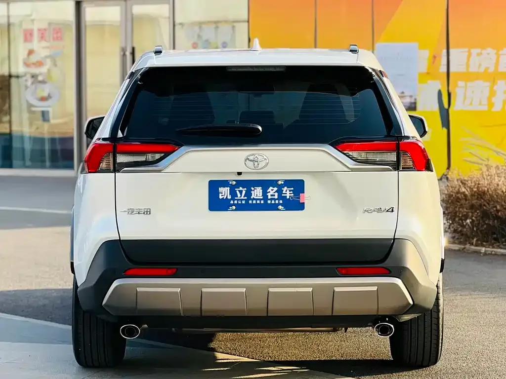 Toyota RAV4 — фото 3