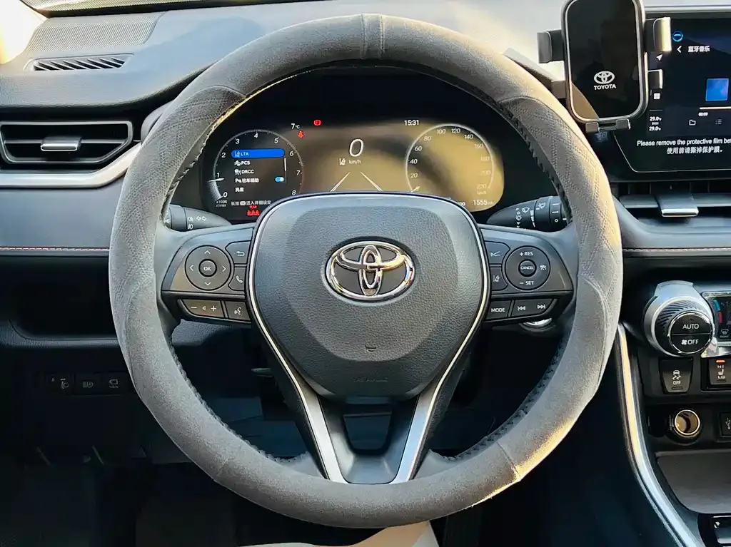 Toyota RAV4 — фото 6