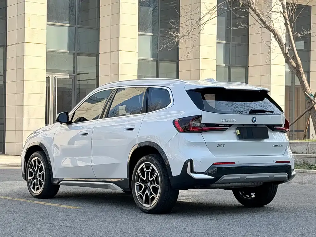 BMW X1 — фото 9