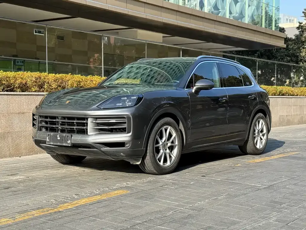 Porsche Cayenne — фото 1