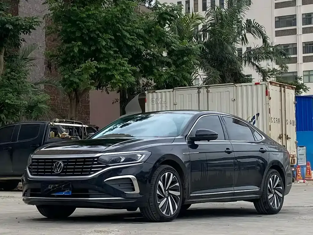 Volkswagen Passat — фото 1