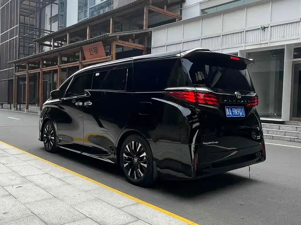 Toyota Alphard — фото 6