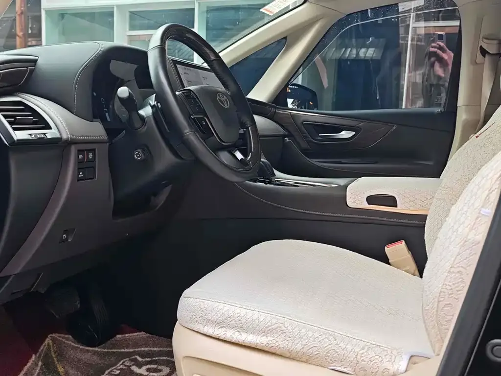 Toyota Alphard — фото 4