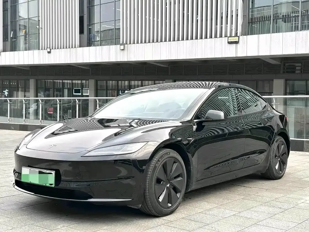 Tesla Model 3 — фото 1