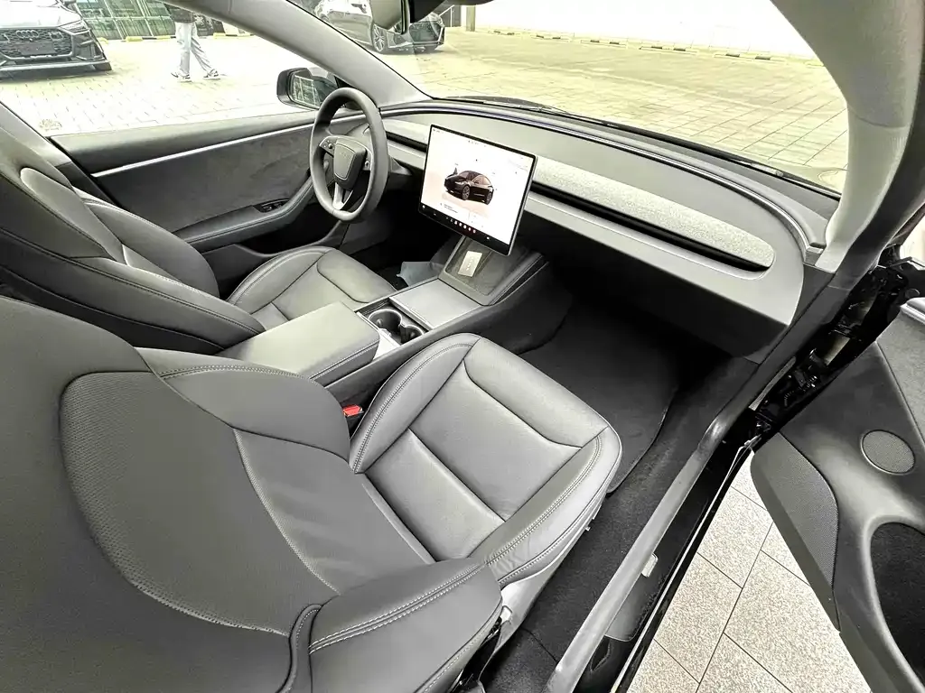 Tesla Model 3 — фото 4