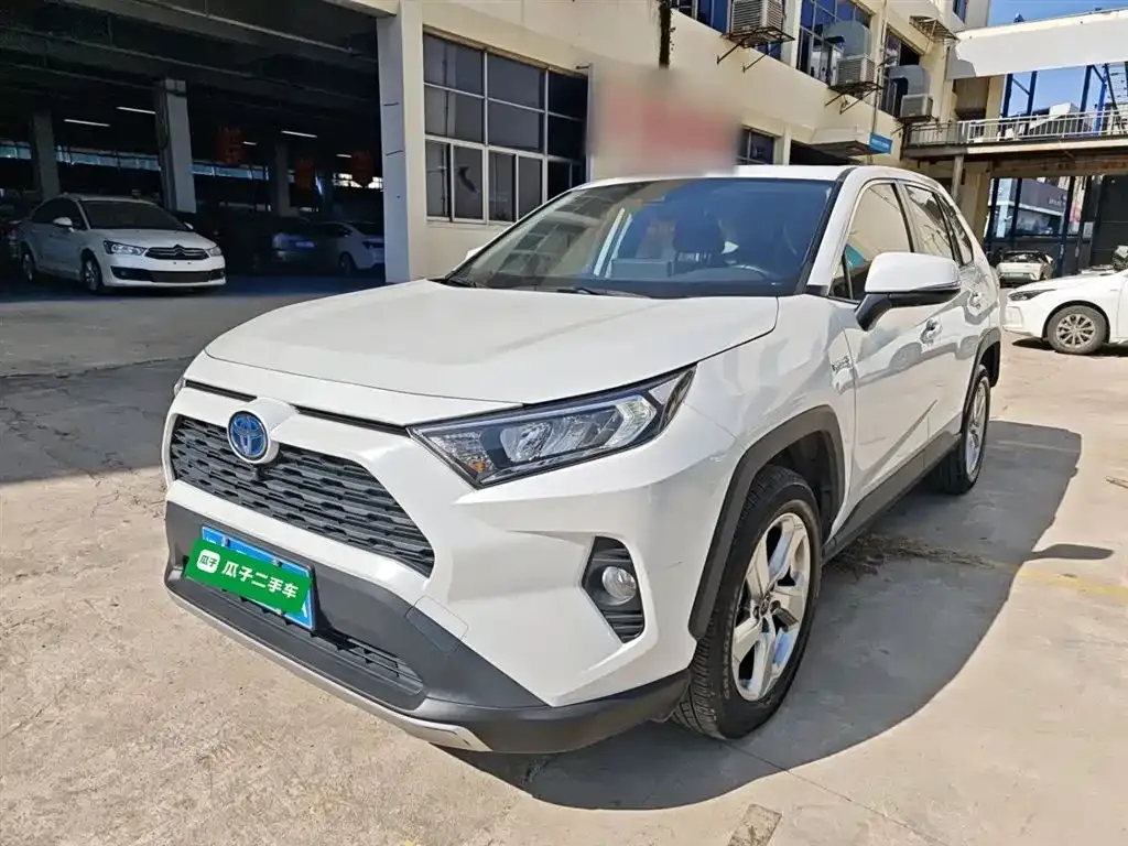 Toyota RAV4 — фото 7