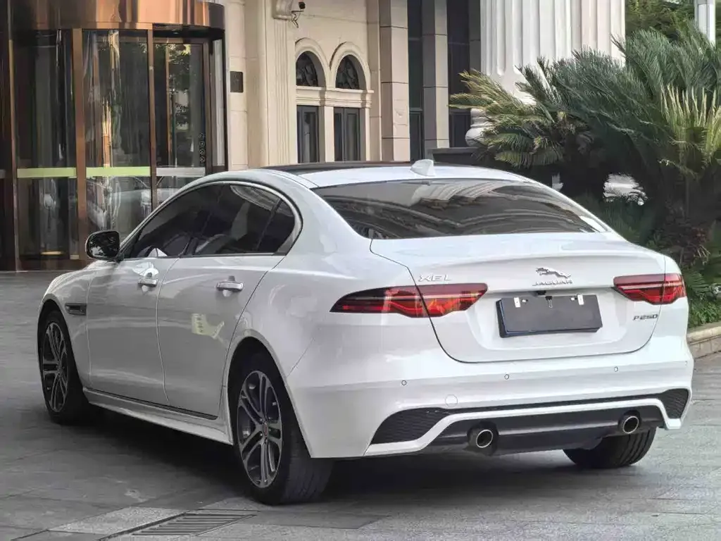 Jaguar XEL — фото 10