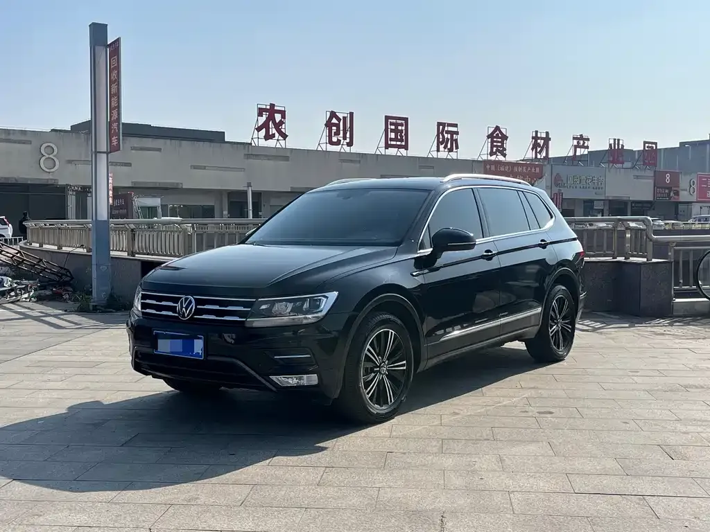 Volkswagen Tiguan L — фото 1