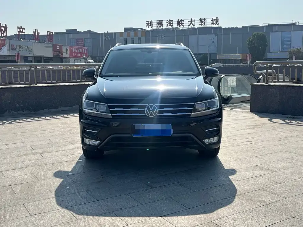Volkswagen Tiguan L — фото 2