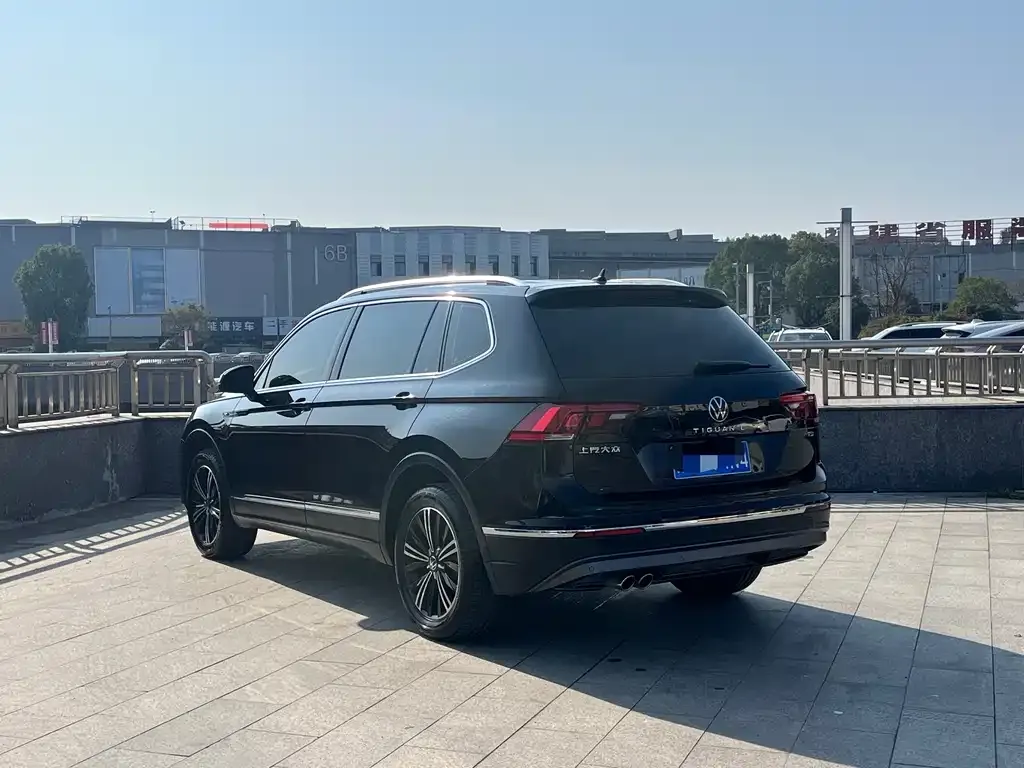 Volkswagen Tiguan L — фото 10