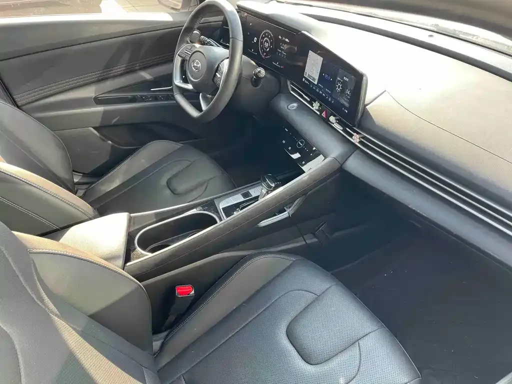 Hyundai Elantra — фото 2