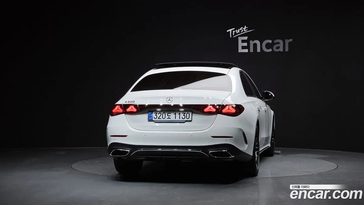 Mercedes-Benz E-Class — фото 2