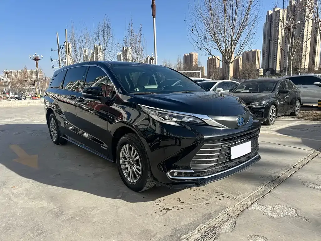 Toyota Sienna — фото 5