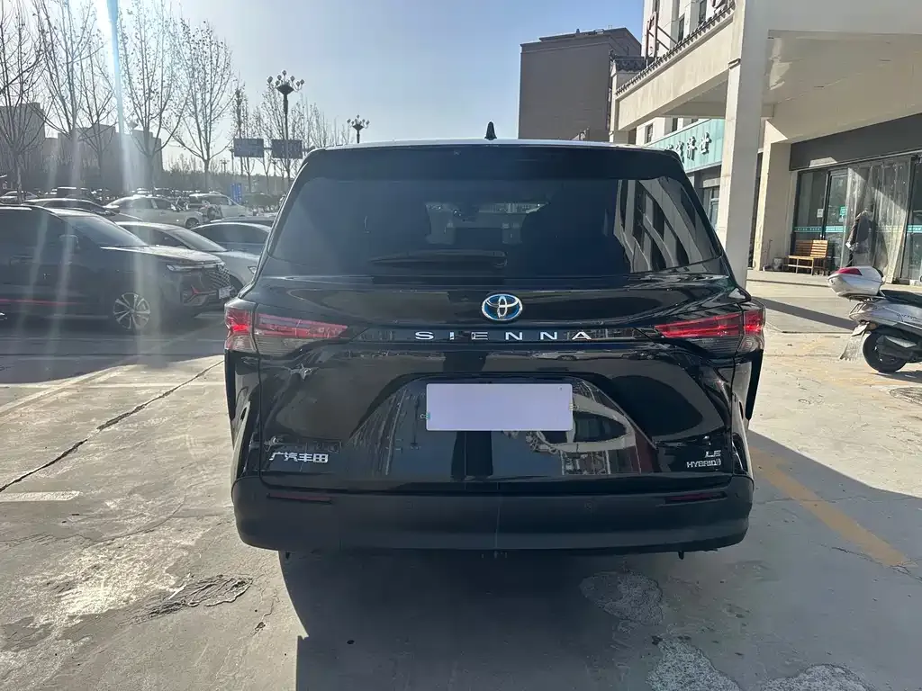 Toyota Sienna — фото 2