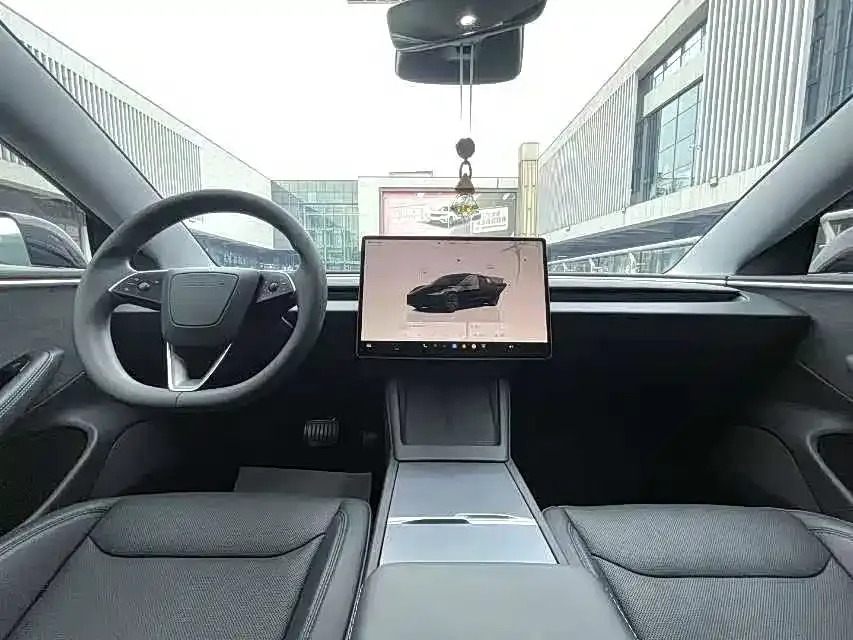 Tesla Model 3 — фото 3
