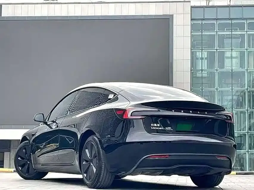 Tesla Model 3 — фото 9