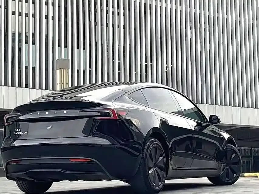 Tesla Model 3 — фото 7