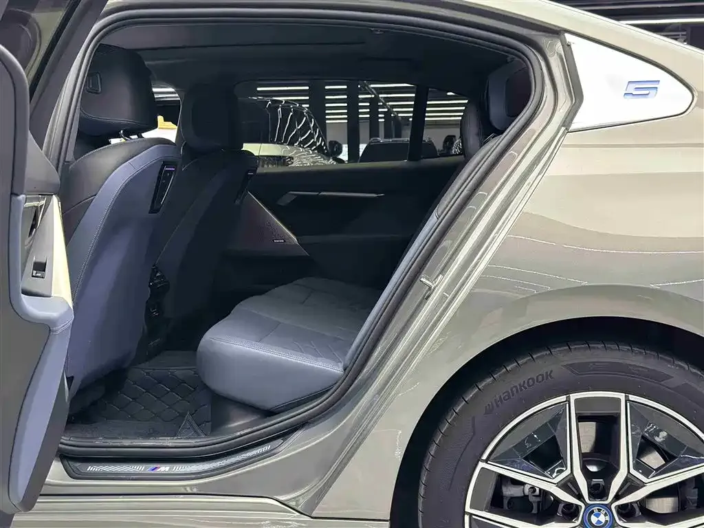 BMW i5 — фото 5
