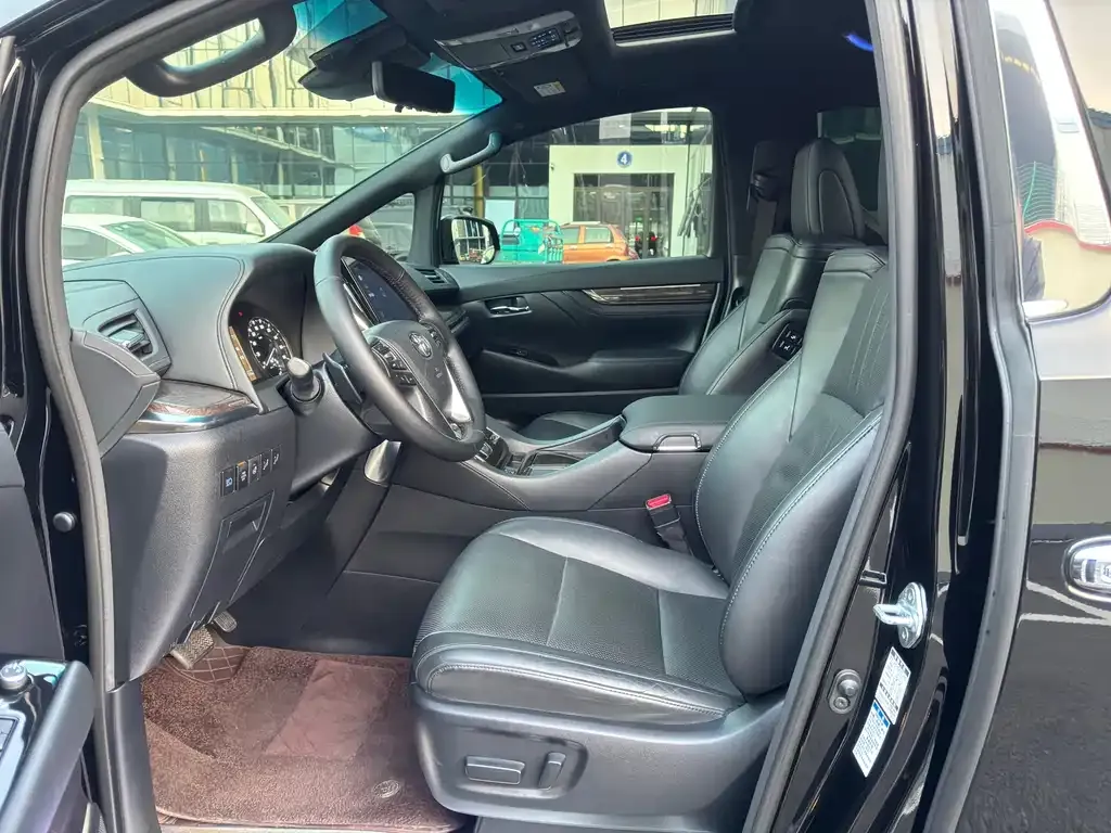 Toyota Alphard — фото 3