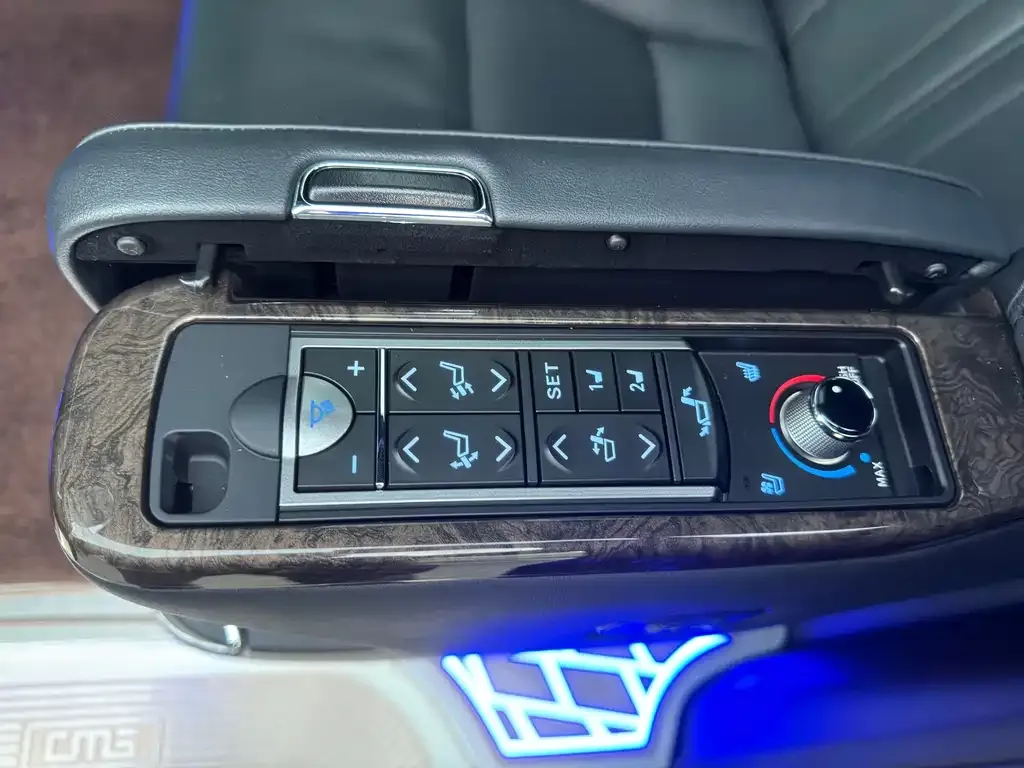 Toyota Alphard — фото 10