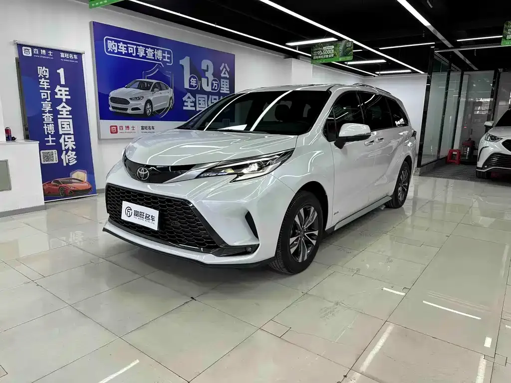 Toyota Granvia — фото 1