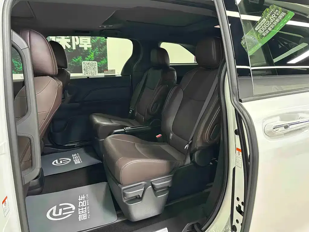 Toyota Granvia — фото 9