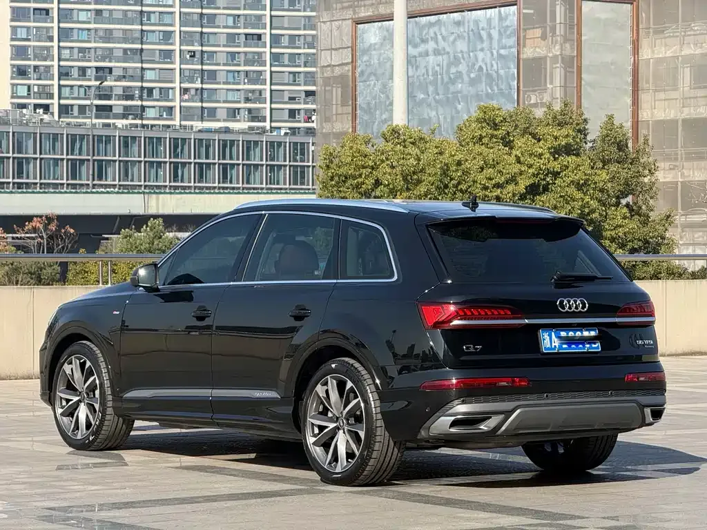 Audi Q7 — фото 8