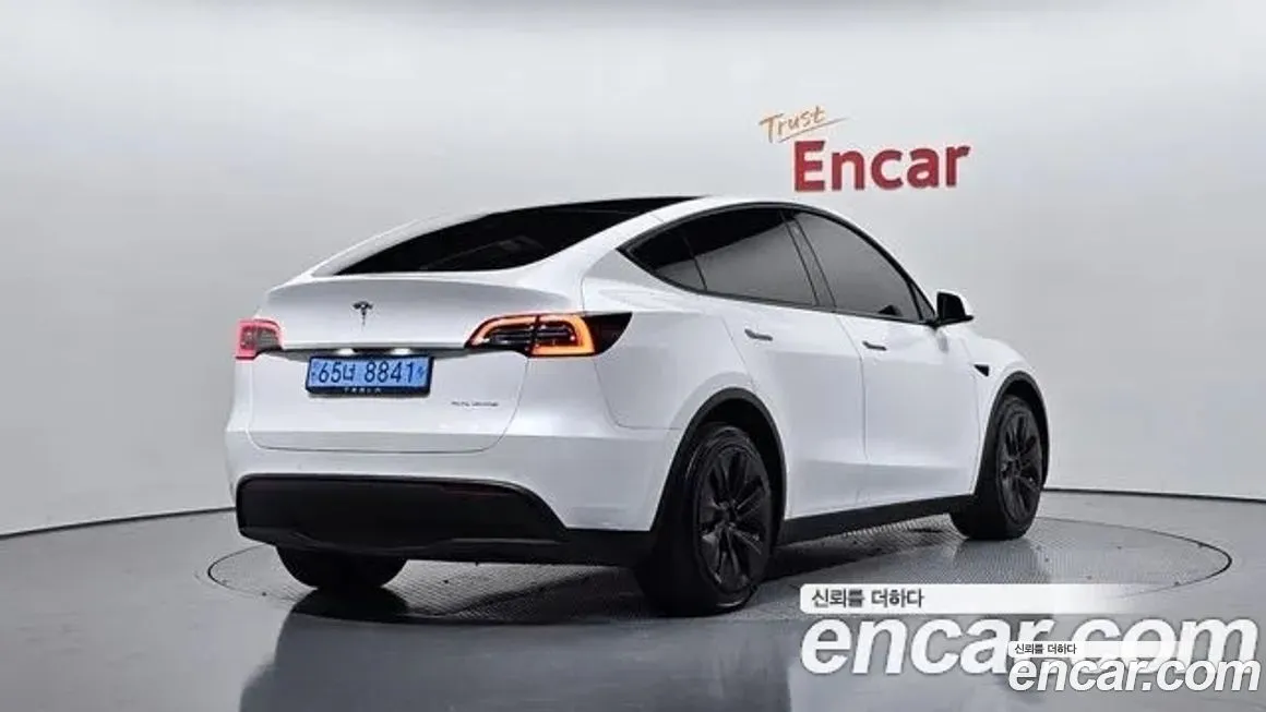 Tesla Model Y — фото 9
