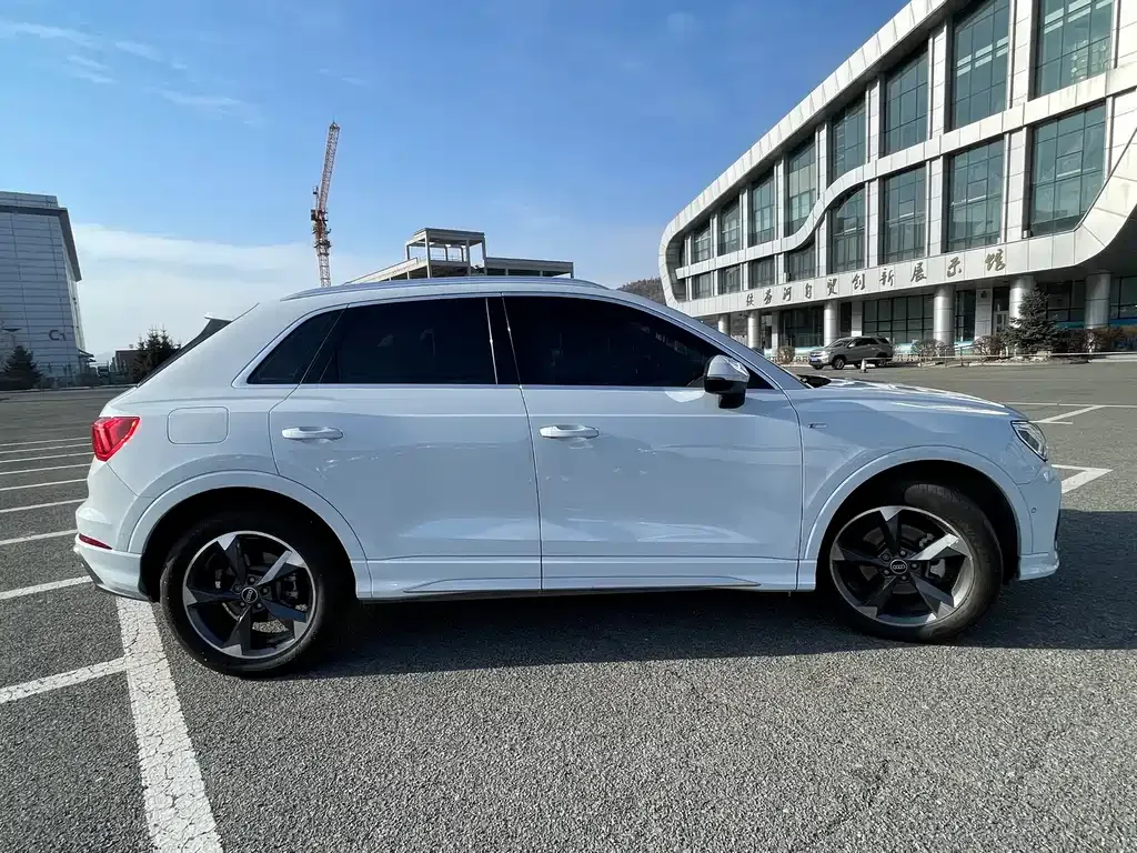 Audi Q3 — фото 6