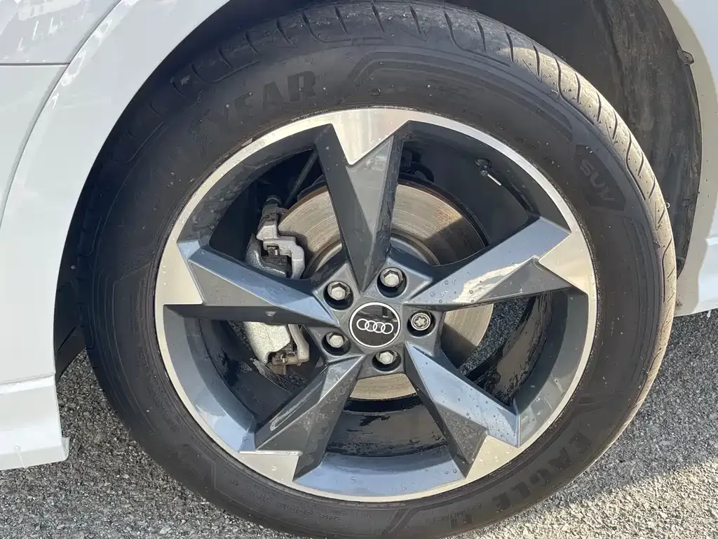 Audi Q3 — фото 10