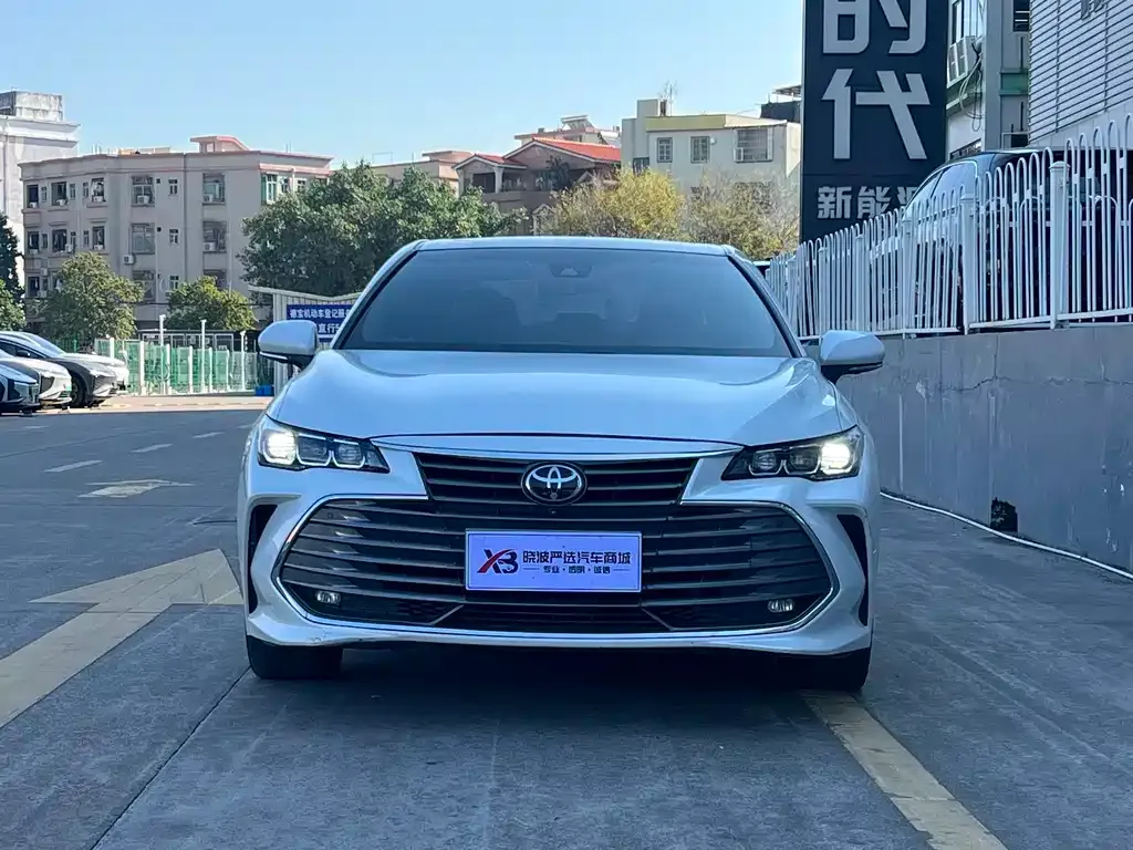 Toyota Avalon — фото 2