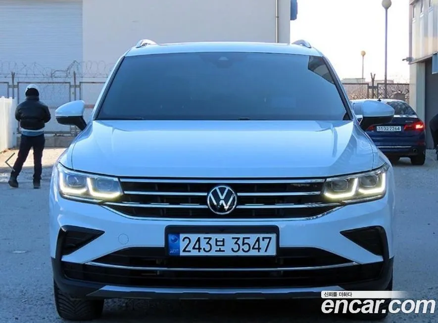 Volkswagen Tiguan — фото 1