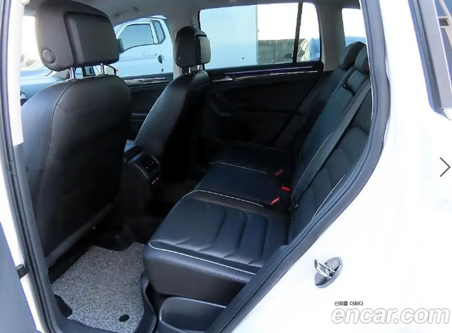 Volkswagen Tiguan — фото 6