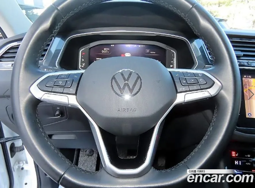 Volkswagen Tiguan — фото 8