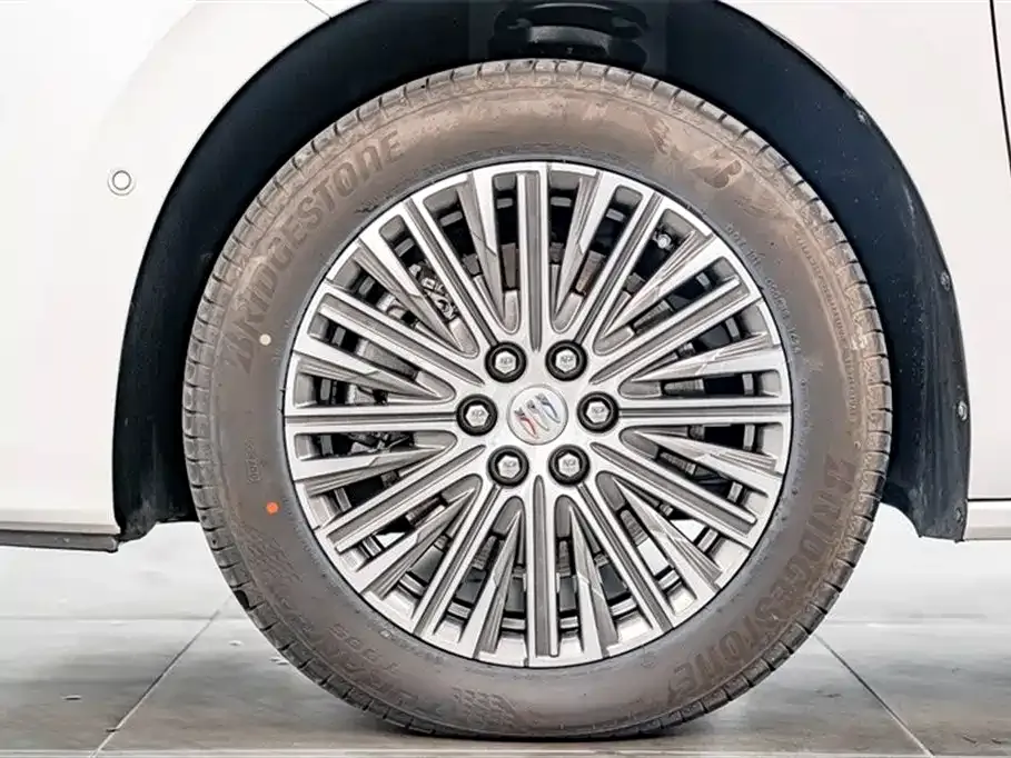 Buick GL8 Hybrid — фото 5