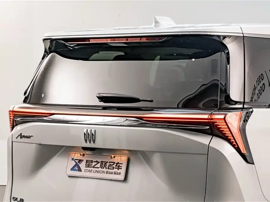 Buick GL8 Hybrid — фото 2