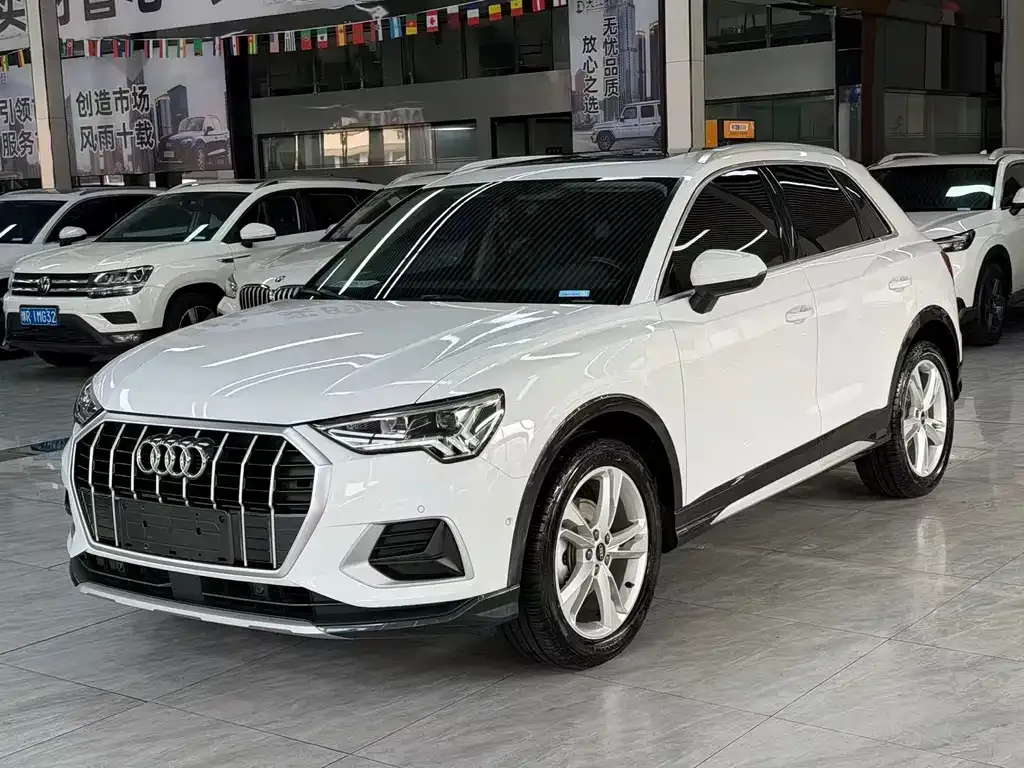 Audi Q3 — фото 1