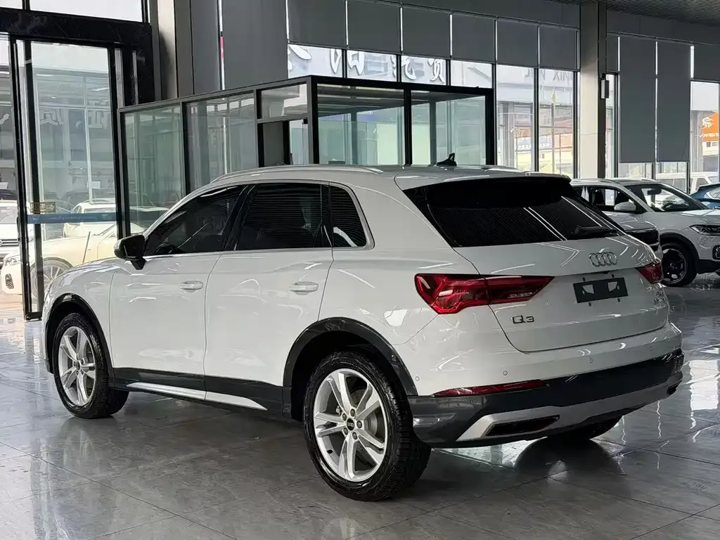 Audi Q3 — фото 10